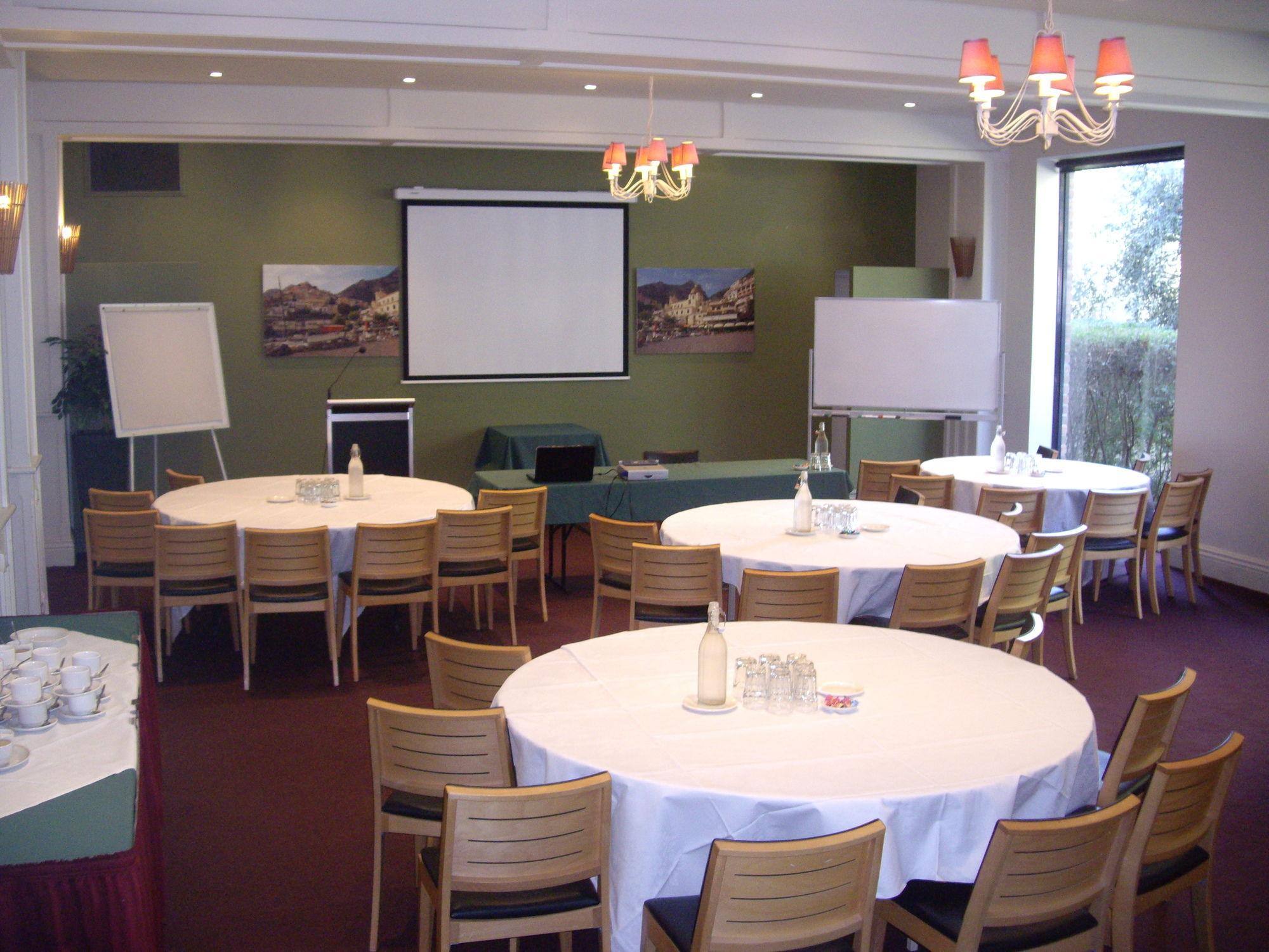 Best Western Plus The Tudor Box Hill Kemudahan gambar